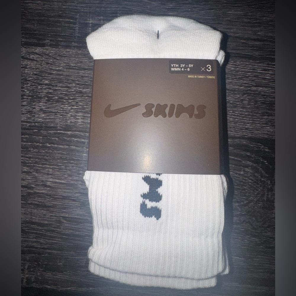 Nike Skims Drifit Socks (3 pack) - Picture 2 of 4